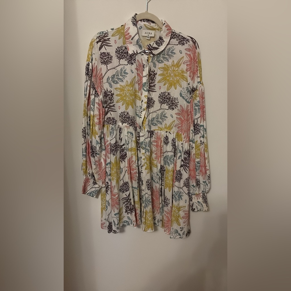 Aura Floral Button-Up Dress size medium. New